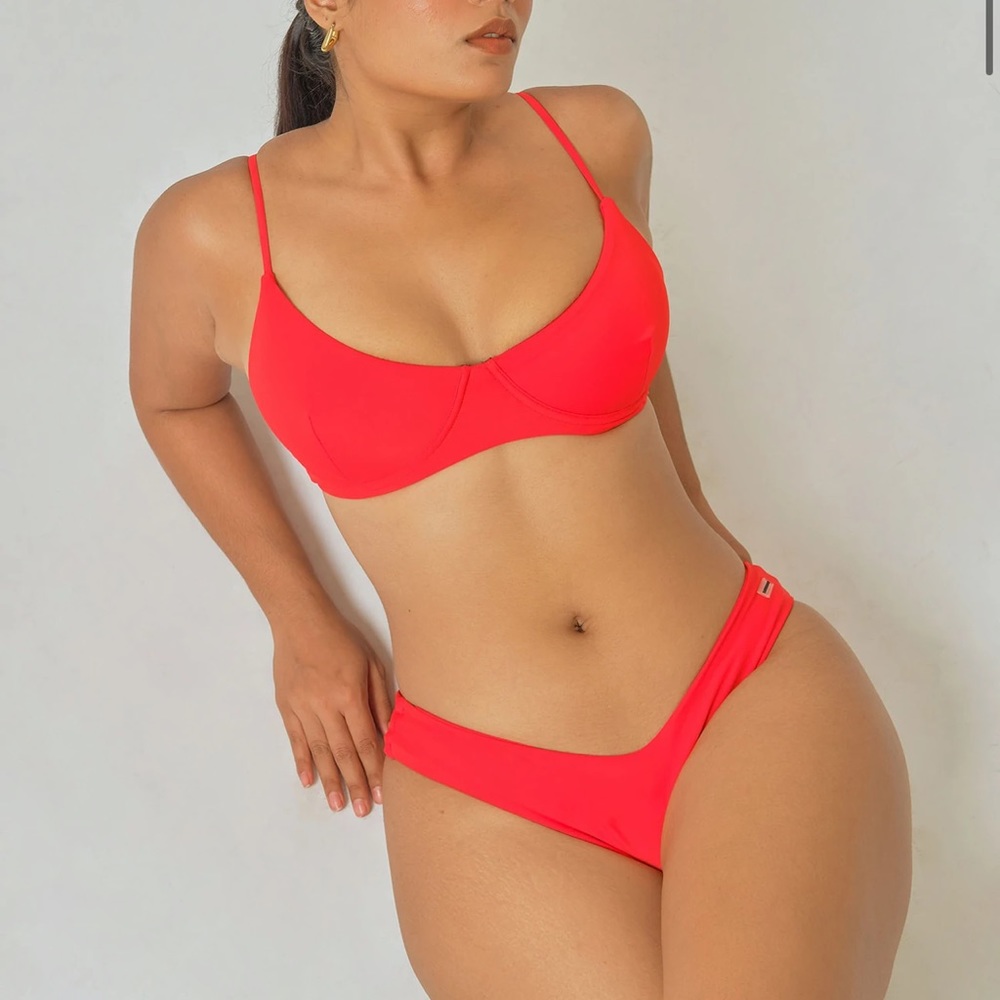 Blackbough swimsuit size M (have top in both Large and Medium)